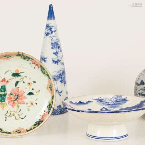 A lot with various porcelain items including a ginger jar an...