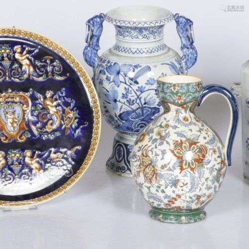 A (5) piece lot comprised of various earthenware items, incl...