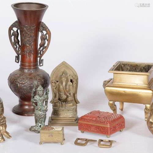 A lot of various Asian objects including a bronze 