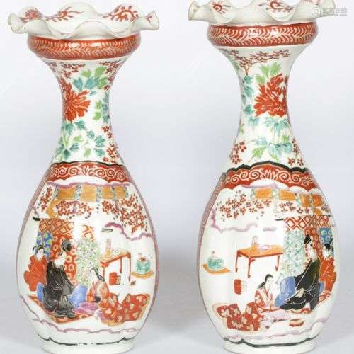 A lot with (2) collar vases, Japan, 1st half of the 20th cen...