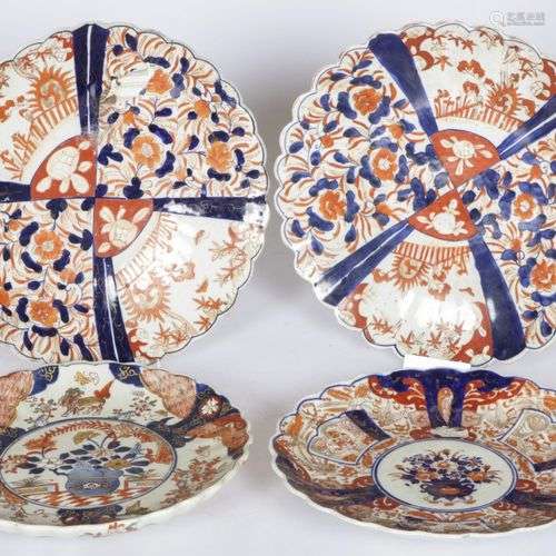 A lot comprised of (4) Imari chargers, late 19th century.