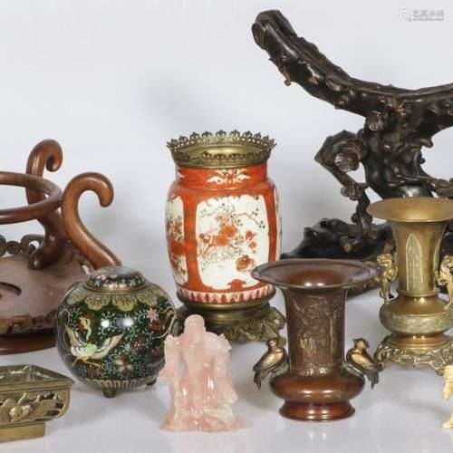 A lot of miscellaneous Asian objects.