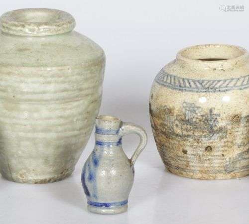 A lot with (3) various Chinese ginger jars, 1900 and later.