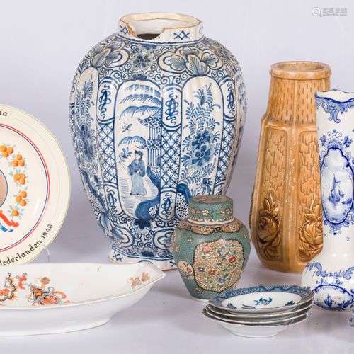 A lot of various porcelain and earthenware a.w. Delft vase w...