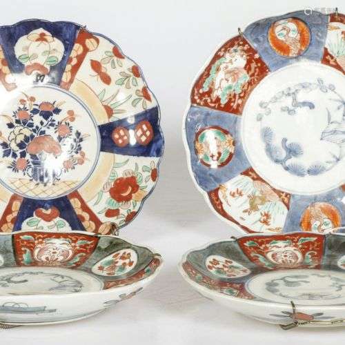 A lot comprising (4) Imari plates, Japan, circa 1900.