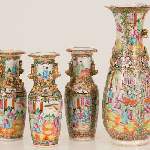 A lot of (4) porcelain vases with Canton decor, China, 19th ...