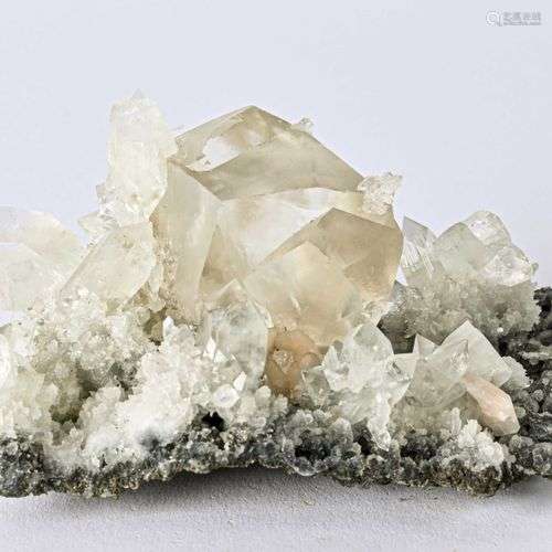 CALCITE MACLEE ET APPOPHYLITE POONA INDE (13cm)