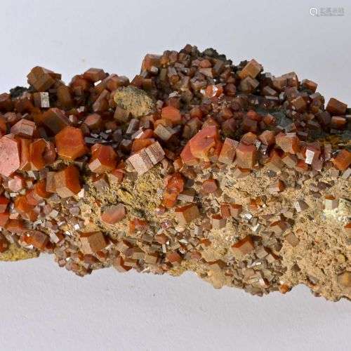 SUPERBE VANADINITE GOETITE TAOUZ MAROC (20cm)