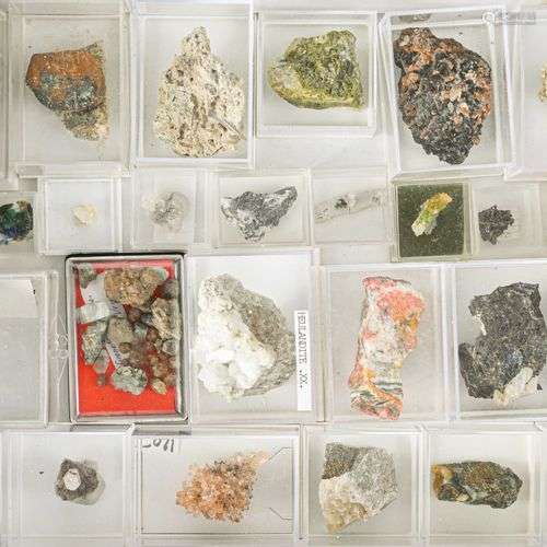 LOT MICRO MINERAUX (27 PIECES)