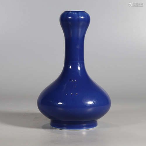 A Blue Glaze Garlic-Head-Shaped Vase