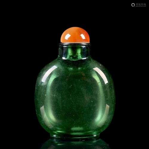 TABATIÈRE EN VERRE VERT, Chine, dynastie Qing, XIXe siècle D...