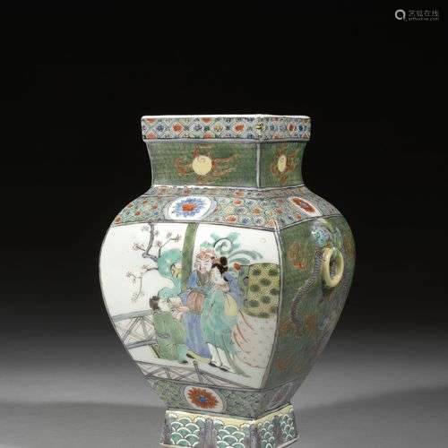 VASE EN PORCELAINE FAMILLE VERTE, Chine, fin du XIXe - début...