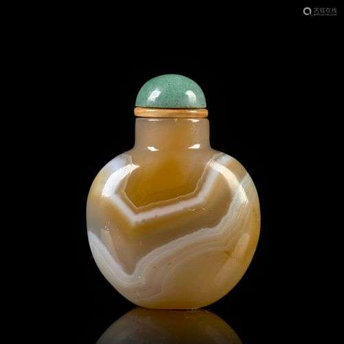 TABATIÈRE EN AGATE, Chine, dynastie Qing, XIXe siècle De for...