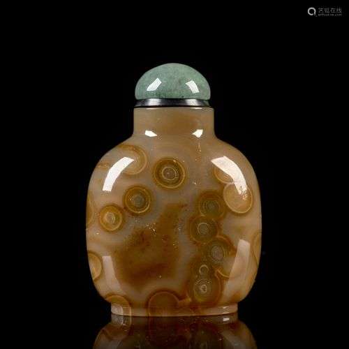 TABATIÈRE EN AGATE, Chine, dynastie Qing, XIXe siècle De for...