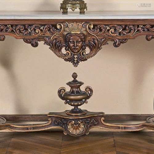 Large console en noyer sculpté «au naturel» ou dor…