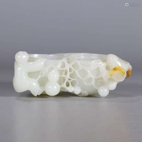 A Carved White Jade Double Gourd Shaped Washer