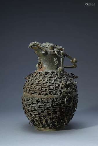 An Archaistic Openwork Loop-Handle Eagle-Mouth Vessel, Gui