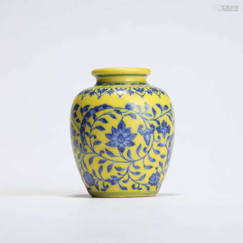 A Yellow-Ground And Underglaze-Blue Interlocking Lotus Jar