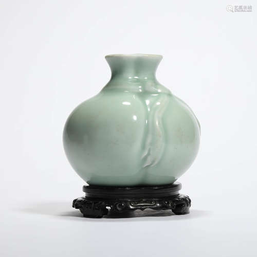 A Celadon-Glazed Bundle Vase