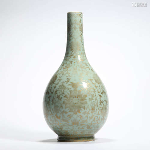 A Gilt Celadon-Glazed Interlocking Lotus Bottle Vase