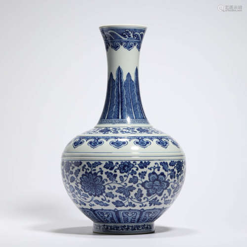 A Blue And White Interlocking Lotus Bottle Vase