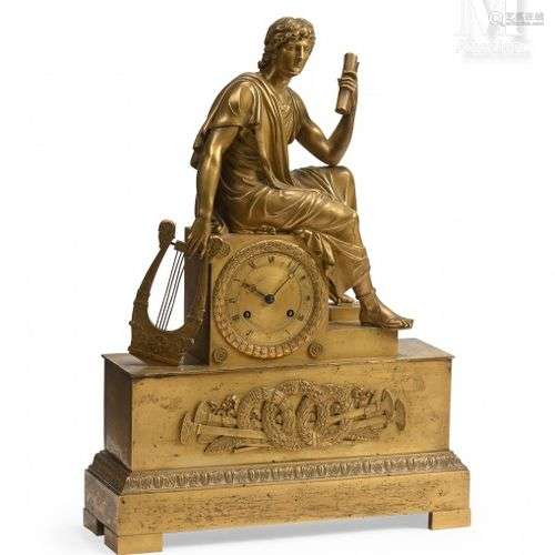 Pendule en bronze ciselé et doré à décor d'Apollon assis sur...