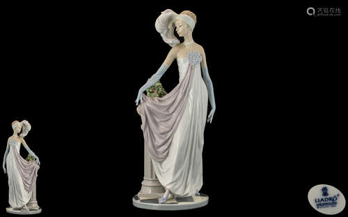 Lladro Superb and Tall Hand Painted Porcelain Figure ' Socia...