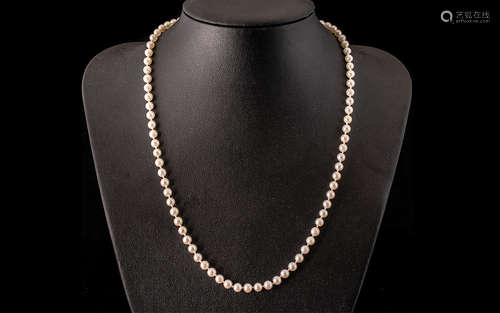 Fresh Water Pearl Necklace with a 9ct gold clasp, the pearls...