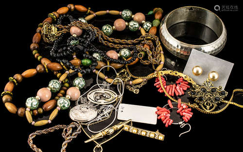 Mixed Vintage & Costume Jewellery, comprising wooden bead ne...