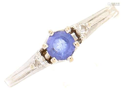 A diamond and tanzanite ring, in white gold marked 14k, 1.9g...