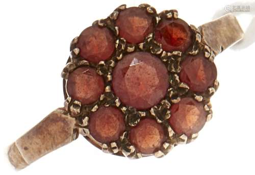 A 9ct gold red stone cluster ring, 2.2g, size O