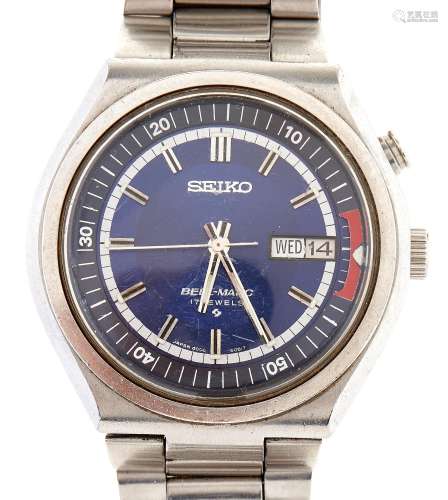 A Seiko stainless steel gentleman's chronograph wristwatch, ...