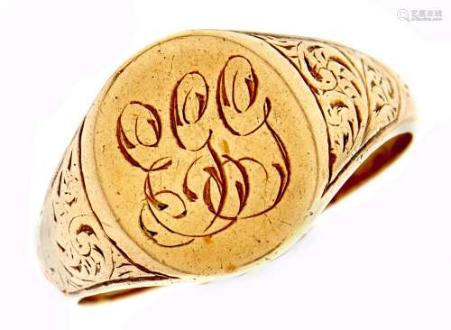 An 18ct gold signet ring, 6.8g, size Q Wear consistent with ...