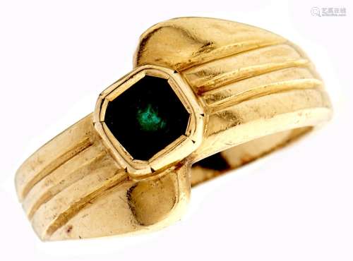 An emerald ring, in gold marked 18k, 5g, size I Slight wear,...