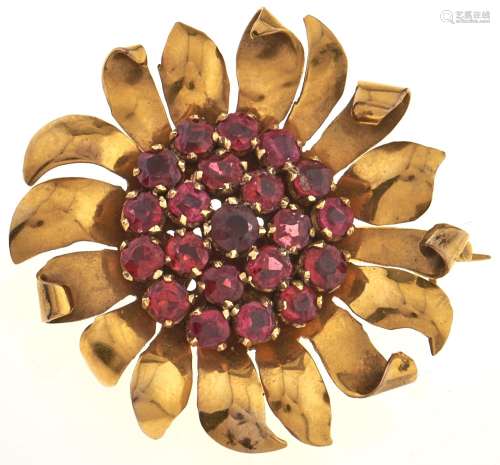 A ruby sunflower brooch, in gold, 40mm, 13g Slightly scratch...