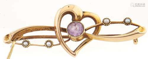 An amethyst and seed pearl bar heart brooch, 2.3g