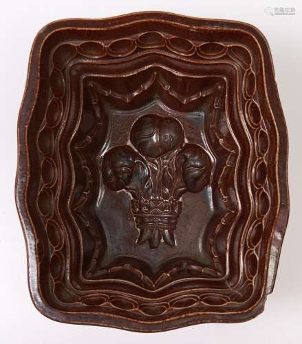 A British brown stoneware jelly mould, c1870, 21cm l Chip on...