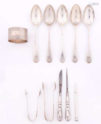A set of five Edward silver teaspoons, Old English pattern, ...
