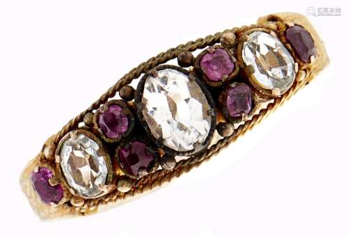 A Victorian amethyst and beryl ring, in 18ct gold, with chas...