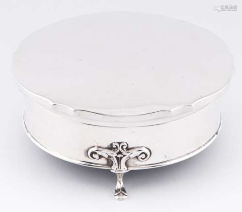 A George V round silver trinket box, on three hoof feet, 12....