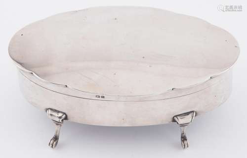 A George V oval silver trinket box, with slightly domed scal...