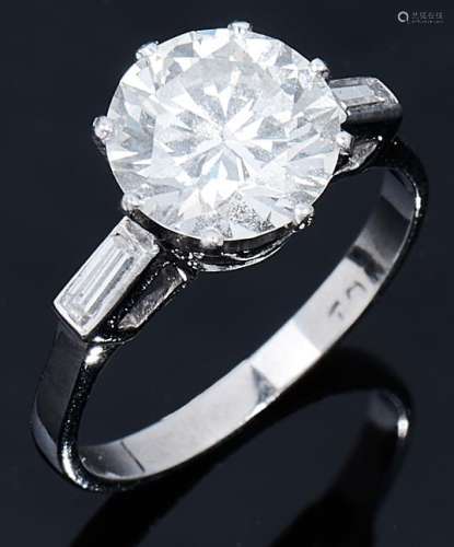 A diamond ring, the round brilliant cut diamond of approxima...