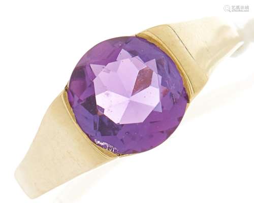 An amethyst ring, in gold marked 585, 3.5g, size S