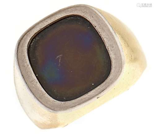 A black onyx signet ring, in gold marked 750, 15.7g, size W ...