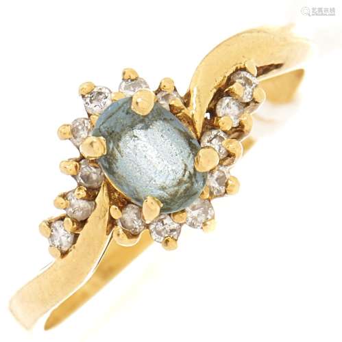 An aquamarine and diamond ring, in gold marked 18k, 3.1g, si...