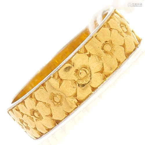 A 22ct gold wedding ring, 7.4g, size O