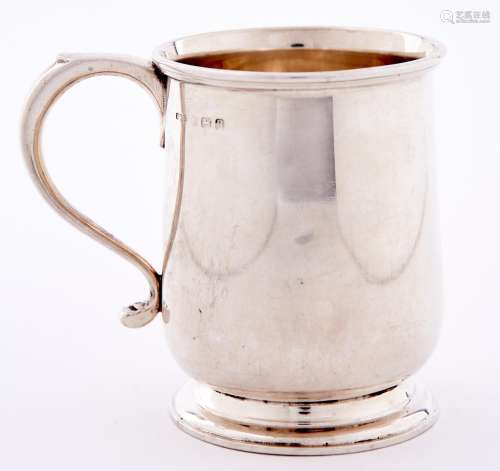 A George V silver christening mug, 8cm h, by E S Barnsley & ...