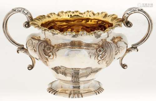 A William IV silver sugar bowl, en suite with the preceding ...