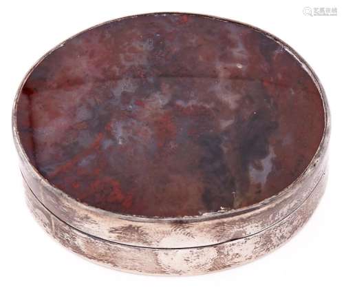 A George V oval silver and hardstone snuff box with agate in...