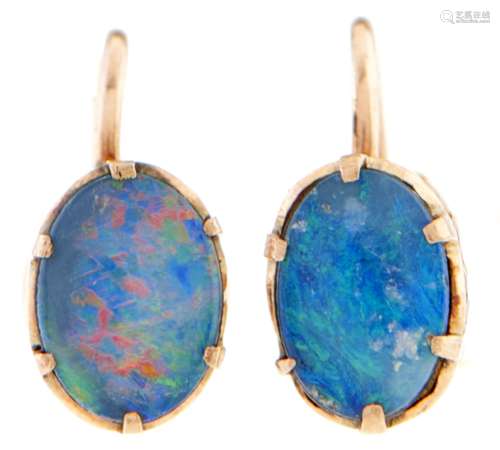 A pair of opal doublet earrings, in gold, 1.4g
